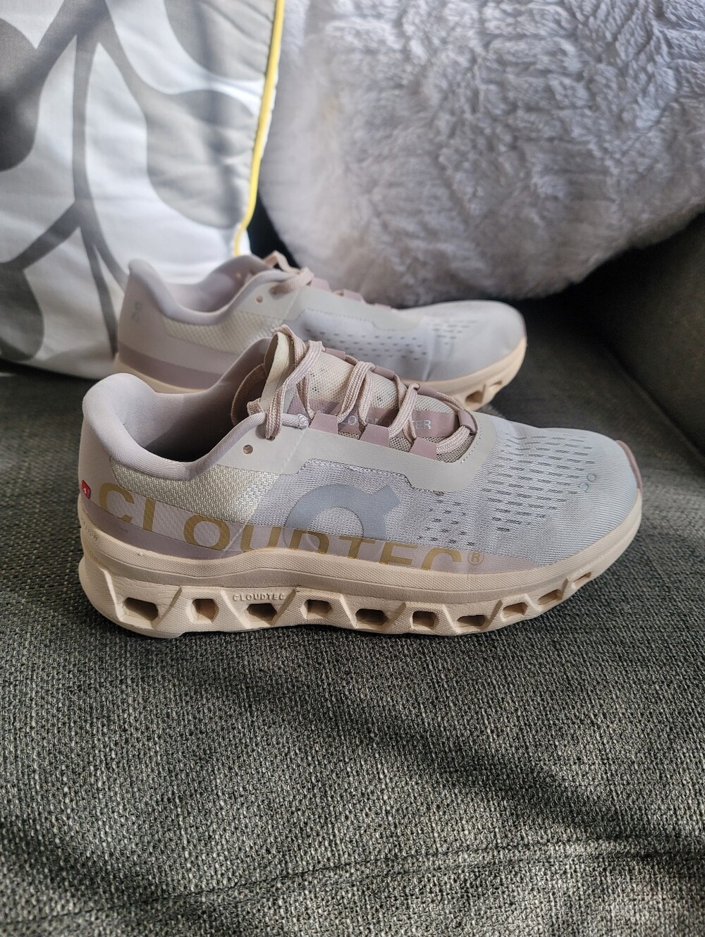 On Cloudmonster Women’s Size W8 Moon/Fawn Running Shoes